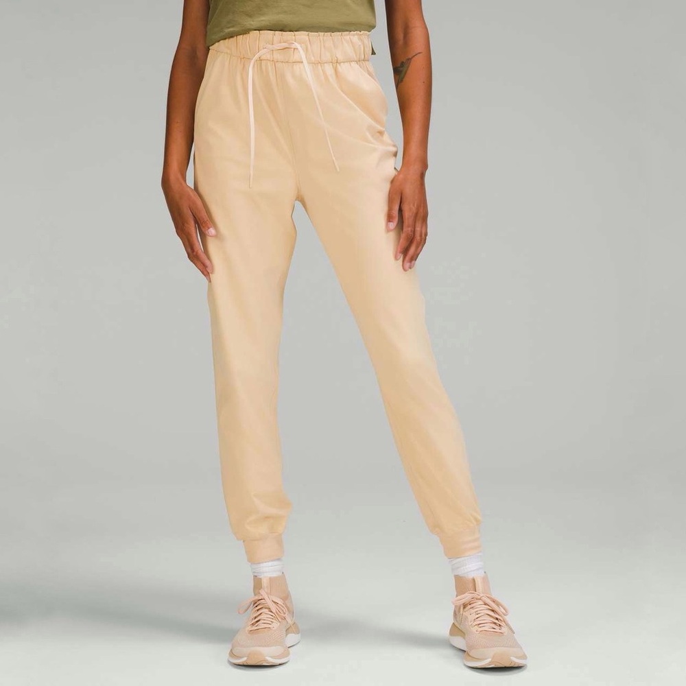 Lululemon Stretch High-Rise Jogger Full Length in Prosecco